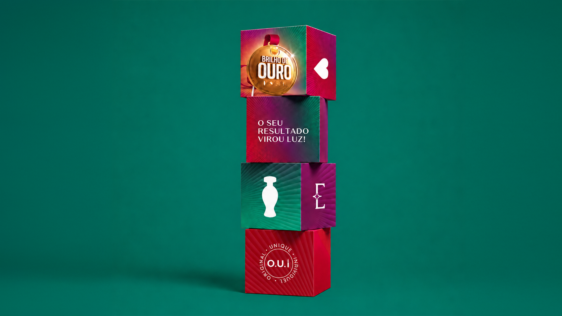 Totem cubos da campanha Brilho de Ouro O Boticário